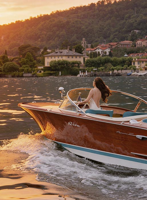 Barca di lusso Riva Aquarama Special sul Lago di Como