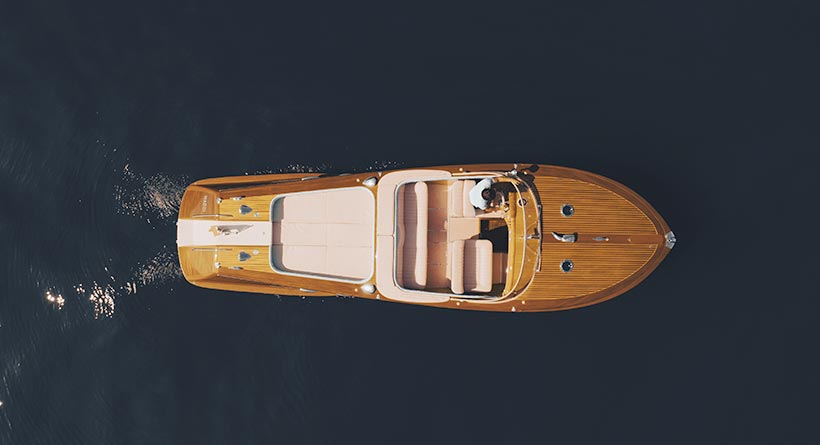Riva Aquarama Special barca in legno di lusso sul Lago di Como