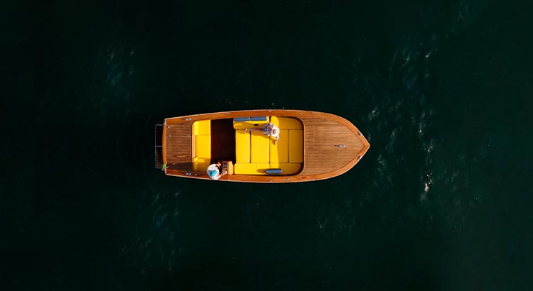 Matteri Lancione barca di lusso in legno sul Lago di Como