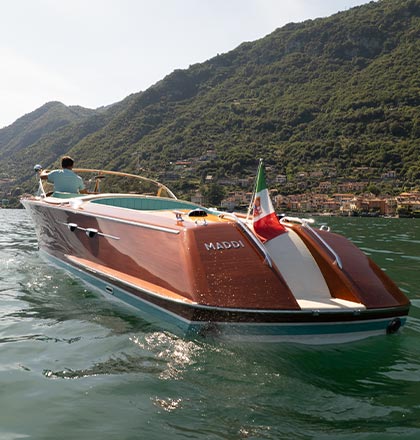 Riva Ariston Dorama luxury wooden boat sailing in Lake Como